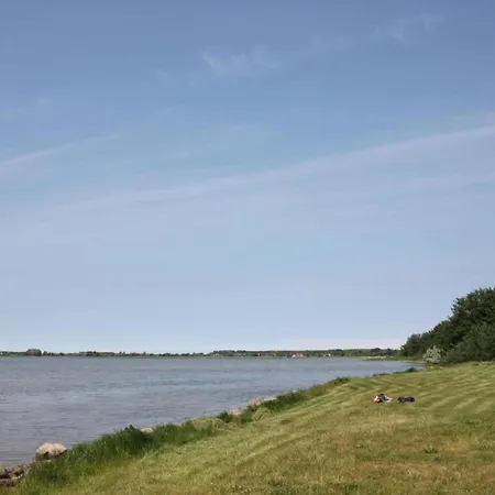 Apartament Welcoming In Wiek Near The Sea